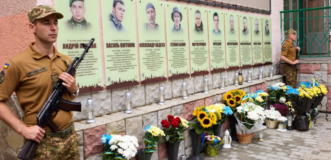 На Прикарпатті вшанували пам’ять загиблих випускників спортивного ліцею (ФОТО) На Прикарпатті вшанували пам’ять загиблих випускників спортивного ліцею (ФОТО)