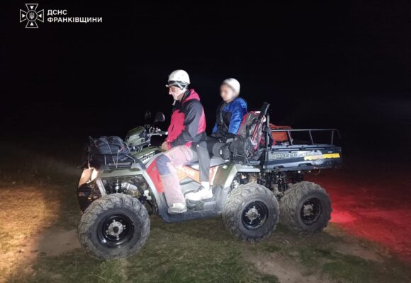Гірські рятувальники допомогли травмованому туристу на Явірнику