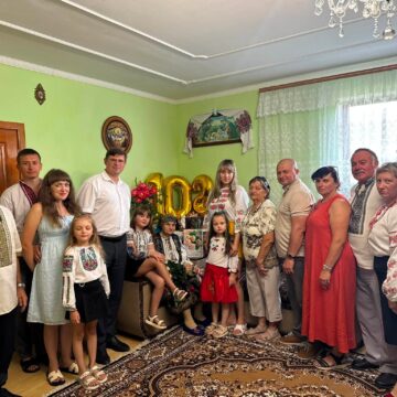 Виховала сімох дітей, дочекалася 18 онуків та 28 правнуків: мешканка Калущини відзначила 102-ліття Виховала сімох дітей, дочекалася 18 онуків та 28 правнуків: мешканка Калущини відзначила 102-ліття