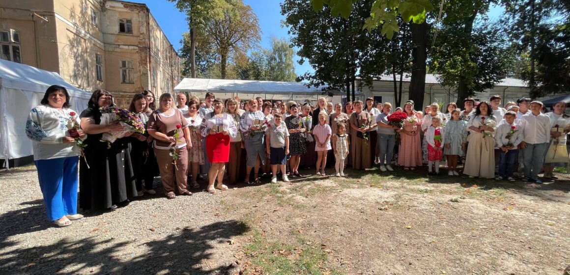 61 жінка з Прикарпаття отримала почесне звання «Мати-героїня» 61 жінка з Прикарпаття отримала почесне звання «Мати-героїня»