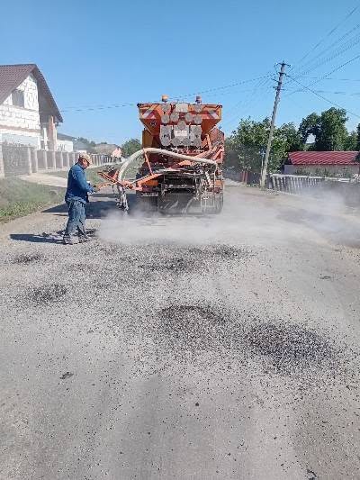 На Р-20 у Снятинській громаді ремонтують аварійну ямковість (ФОТО) На Р-20 у Снятинській громаді ремонтують аварійну ямковість (ФОТО)