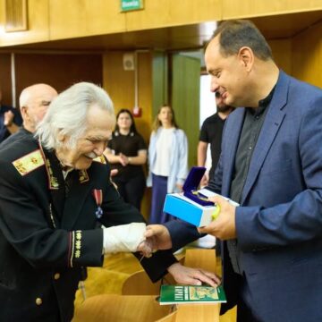 Підтримка військових, нагородження патріотів, премії педагогам: як пройшла позачергова сесія в Івано-Франківську Підтримка військових, нагородження патріотів, премії педагогам: як пройшла позачергова сесія в Івано-Франківську