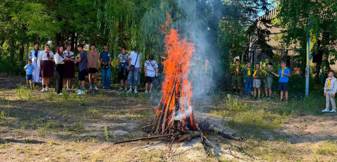 Бурштинські пластуни запалили ватру Незалежності