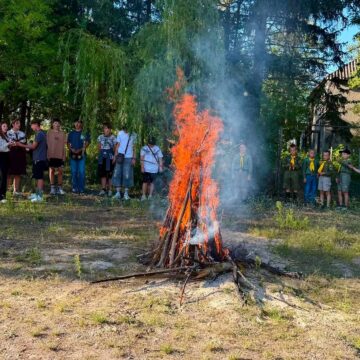 Бурштинські пластуни запалили ватру Незалежності