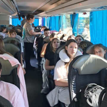 40 дітей з Прикарпаття вирушили на відпочинок до Угорщини 40 дітей з Прикарпаття вирушили на відпочинок до Угорщини