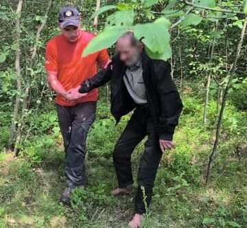 На Долинщині рятувальники розшукали чоловіка, який три дні блукав у лісі На Долинщині рятувальники розшукали чоловіка, який три дні блукав у лісі