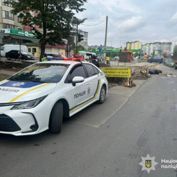 Поліція встановлює обставини ДТП в Івано-Франківську, в якій травмувалася жінка