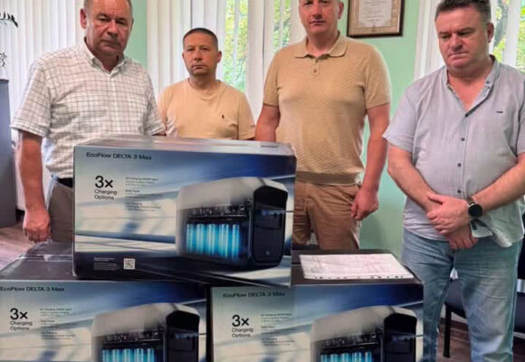 Три сучасні зарядні станції EcoFlow DELTA 3 Max поїхали на фронт від Верховинської громади