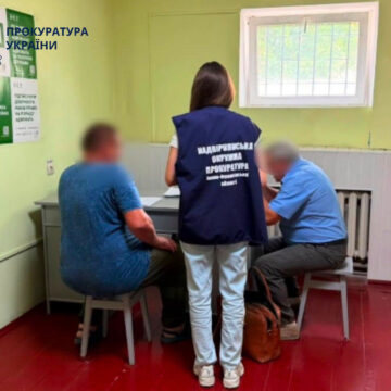 На Надвірнянщині затримали чоловіка за напад на підлітка: розбив голову пляшкою На Надвірнянщині затримали чоловіка за напад на підлітка: розбив голову пляшкою