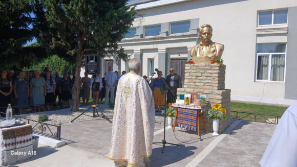 У Чернятині урочисто освятили відновлений пам’ятник Івану Франку У Чернятині урочисто освятили відновлений пам’ятник Івану Франку