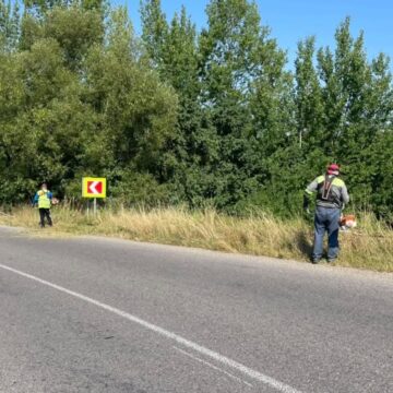 На дорозі Делятин-Раківчик упорядковують узбіччя На дорозі Делятин-Раківчик упорядковують узбіччя