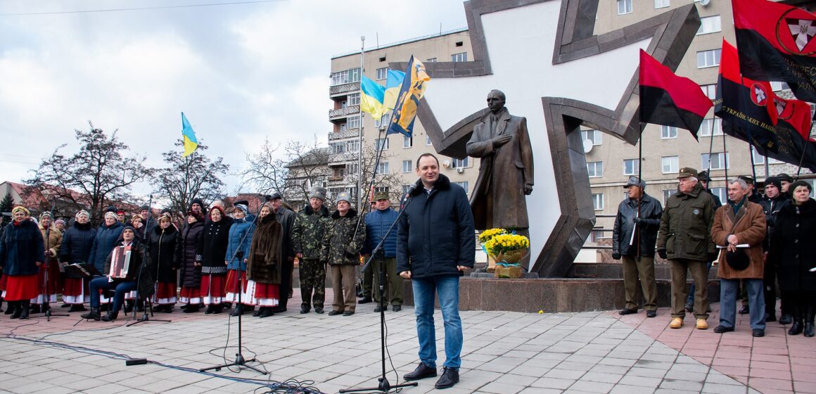 Міський голова польського Кошаліна Томаш Соберай закликав мера Івано-Франківська Руслана Марцінківа припинити вшанування Степана Бандери та ОУН-УПА Міський голова польського Кошаліна Томаш Соберай закликав мера Івано-Франківська Руслана Марцінківа припинити вшанування Степана Бандери та ОУН-УПА
