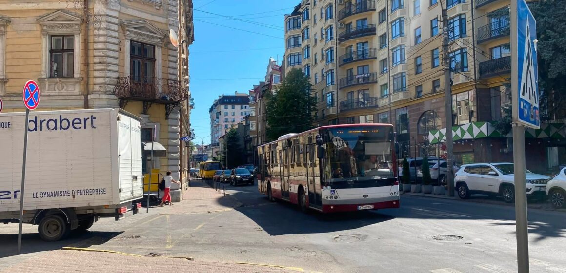 На вулиці Січових Стрільців у Івано-Франківську буде ще одна зупинка громадського транспорту