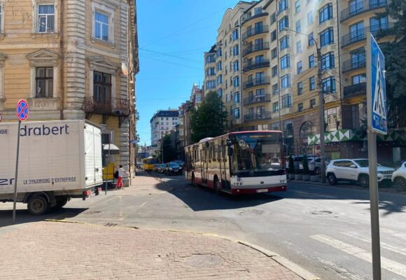 На вулиці Січових Стрільців у Івано-Франківську буде ще одна зупинка громадського транспорту