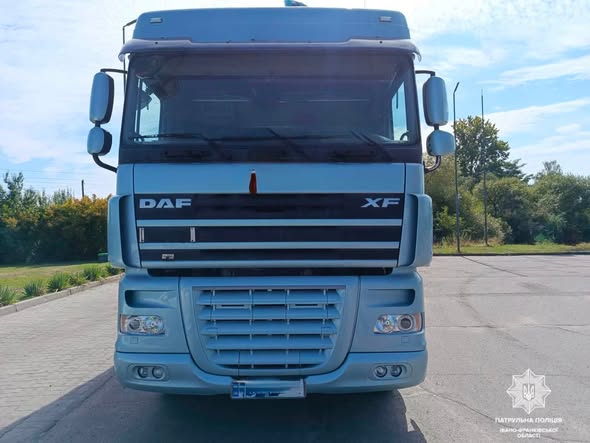 На Коломийщині нетверезий водій автомобіля DAF здійснив наїзд на запаркований автомобіль Fiat На Коломийщині нетверезий водій автомобіля DAF здійснив наїзд на запаркований автомобіль Fiat