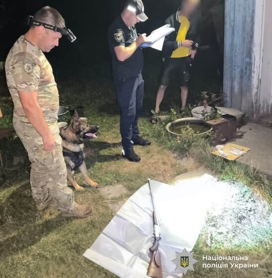 Батько вистрілив у сина на Косівщині: поліцейські затримали фігуранта за замах на вбивство Батько вистрілив у сина на Косівщині: поліцейські затримали фігуранта за замах на вбивство