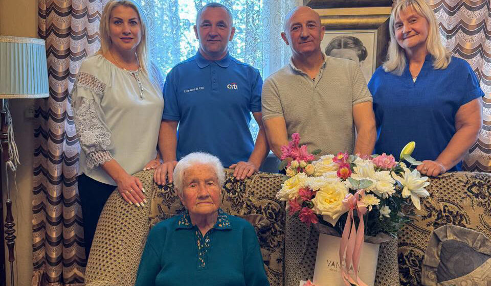 100 – літній ювілей мудрості та досвіду: у Косові привітали довгожительку Зінаїду Балобіну 100 – літній ювілей мудрості та досвіду: у Косові привітали довгожительку Зінаїду Балобіну