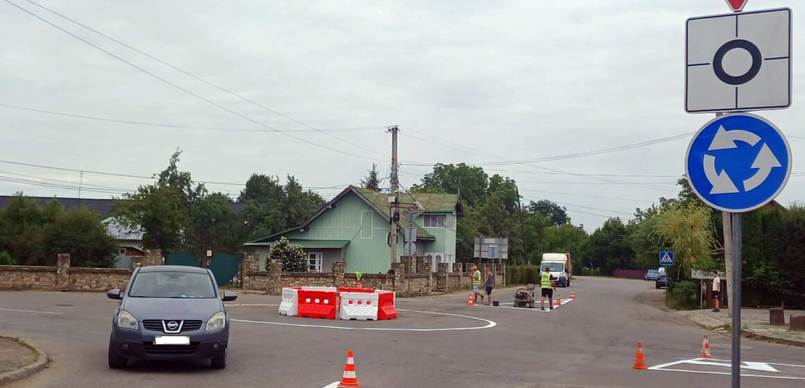 У Косові встановили експериментальну кільцеву розв’язку