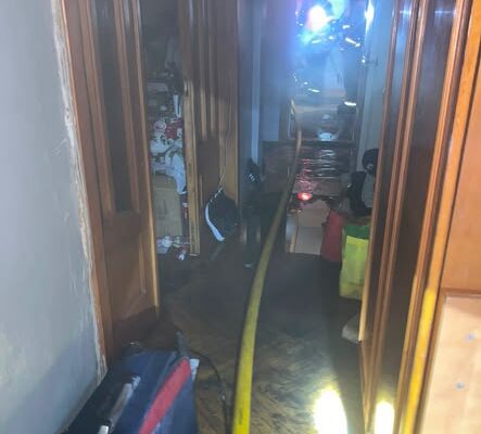 В Івано-Франківську під час пожежі вогнеборці врятували 2 осіб та 21 особу евакуювали, з них 2-діти