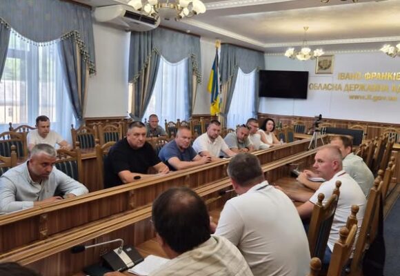 На Прикарпатті обговорили підготовку паливної інфраструктури до осінньо-зимового періоду