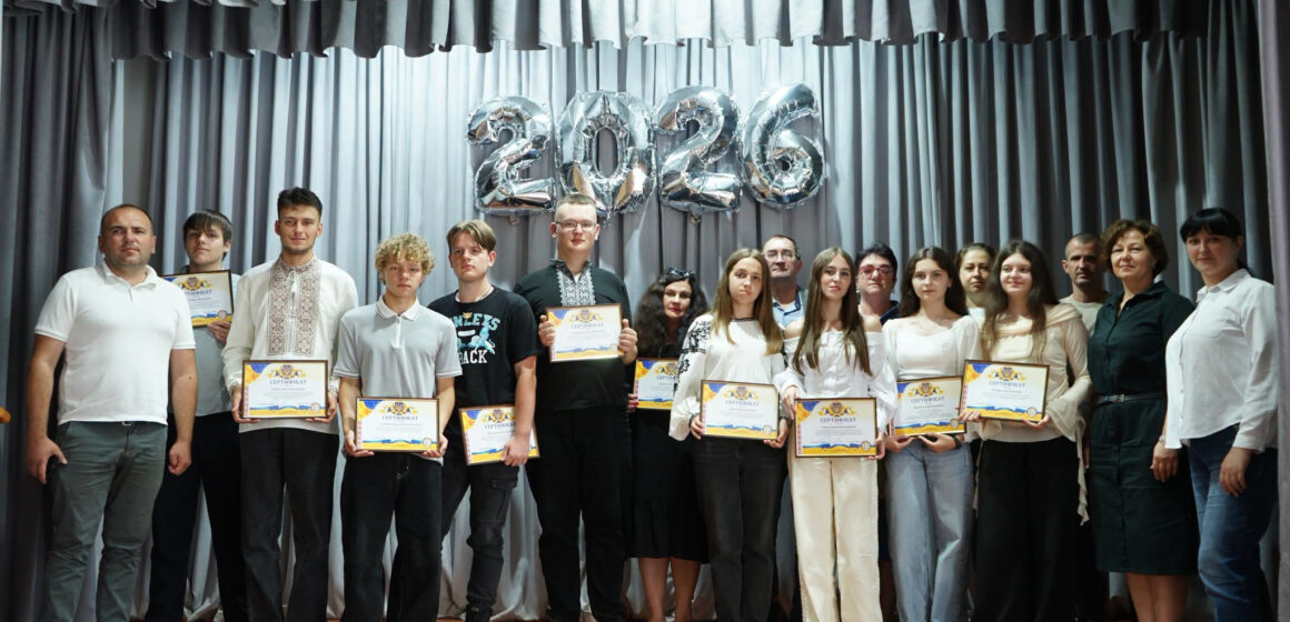 4 випускницям та 6 випускникам з Пасічнянської громади вручили сертифікати на отримання Премії Пасічнянської сільської ради. 4 випускницям та 6 випускникам з Пасічнянської громади вручили сертифікати на отримання Премії Пасічнянської сільської ради.