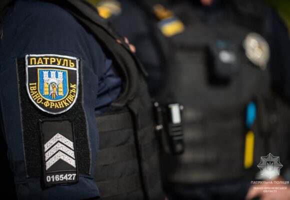 У Івано-Франківську патрульні зупинили мотоцикліста без водійського посвідчення та з ознаками сп’яніння