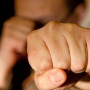На Коломийщині військовослужбовця оштрафували за побиття жінки з інвалідністю На Коломийщині військовослужбовця оштрафували за побиття жінки з інвалідністю