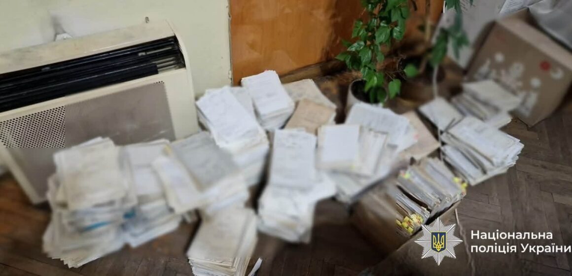 Знімали з розшуку та вносили фіктивні дані про мобілізацію: на Прикарпатті поліція та СБУ викрили махінації в системі «Оберіг» Знімали з розшуку та вносили фіктивні дані про мобілізацію: на Прикарпатті поліція та СБУ викрили махінації в системі «Оберіг»