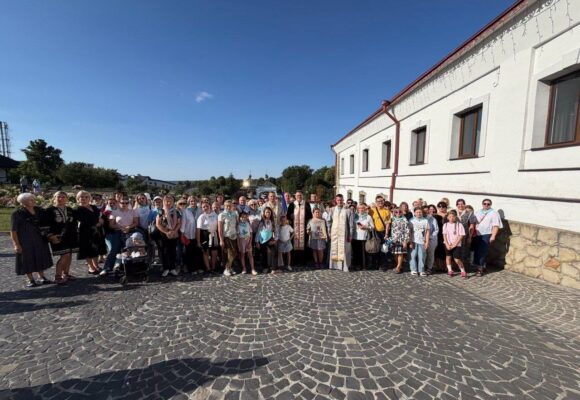 Парафіяни селища Рожнятів звершили традиційну пішу прощу до Гошева