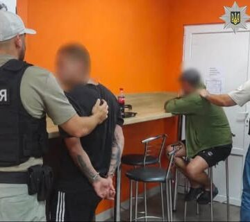 На Рожнятівщині поліцейські припинили діяльність наркозбувача