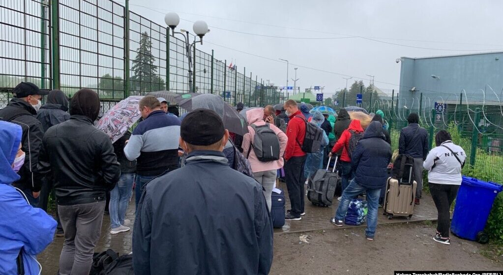 244,3 тисячі українців виїхали з України та не повернулись за пів року 2026 244,3 тисячі українців виїхали з України та не повернулись за пів року 2026