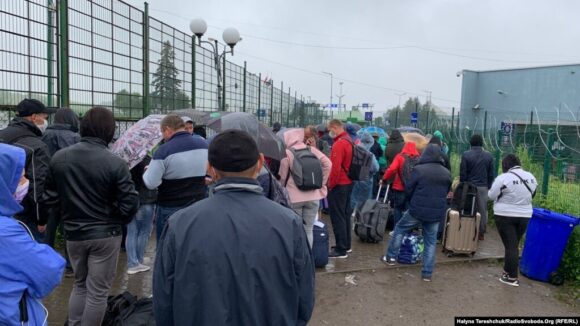 244,3 тисячі українців виїхали з України та не повернулись за пів року 2026