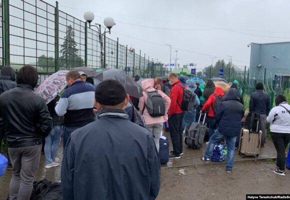 244,3 тисячі українців виїхали з України та не повернулись за пів року 2026