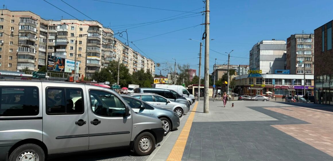 У Івано-Франківську на вул. Стуса перенесуть зупинку і встановлять павільйон та електронне табло У Івано-Франківську на вул. Стуса перенесуть зупинку і встановлять павільйон та електронне табло