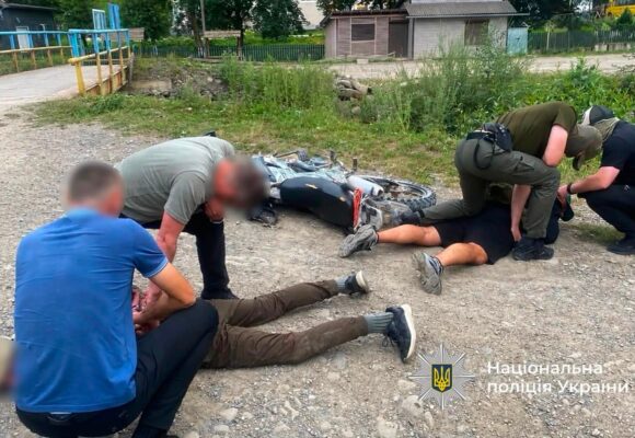 Незаконний перетин кордону за 3 тисячі доларів: на Верховинщині затримали організатора маршруту