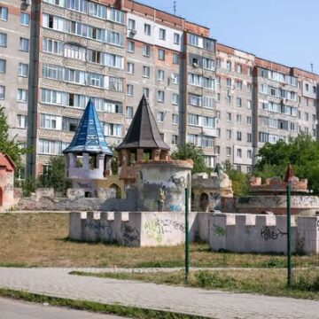 Знести вежі і зробити сквер біля 22 школи пропонує мер Франківська: велоперевірка на Каскаді Знести вежі і зробити сквер біля 22 школи пропонує мер Франківська: велоперевірка на Каскаді