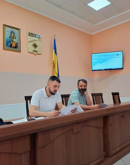 Гроші на ремонт доріг і допомогу мешканцям громади: у Яремчому ухвалили зміни до бюджету Гроші на ремонт доріг і допомогу мешканцям громади: у Яремчому ухвалили зміни до бюджету