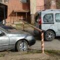 У Калуші демонтують самовільні обмежувачі у дворах