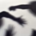 На Рогатинщині жінка побила рідну маму через сварку за будинок, який отримала від неї в подарунок