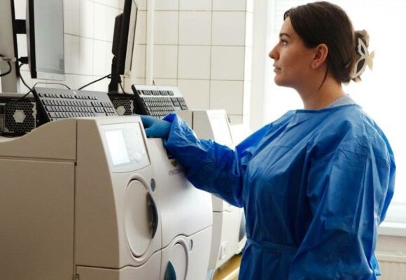 В обласній лікарні Прикарпаття прискорять діагностику інфекцій завдяки сучасному обладнанню зі США (ФОТО)