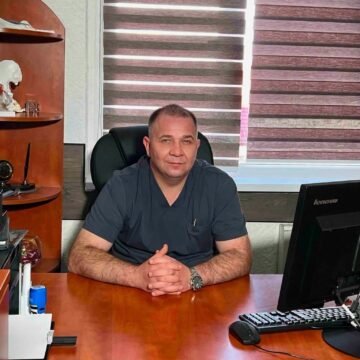 Прикарпатського ортопеда-травматолога Андрія Голинського відзначили високими нагородами Прикарпатського ортопеда-травматолога Андрія Голинського відзначили високими нагородами