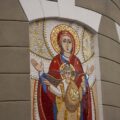 На фасаді бібліотеки ІФНМУ відкрили та освятили мозаїчну ікону «Богородиця — Премудрість Божа»