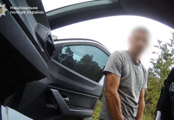 2,38 проміле, автомобіль у розшуку і спроба хабара — у Делятині затримали водія одразу за трьома статтями