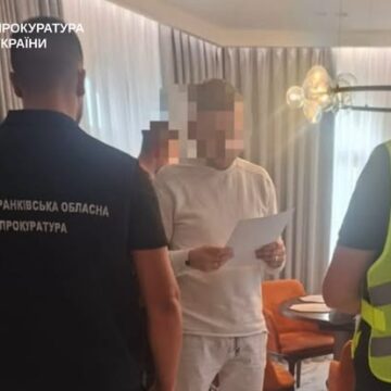 На Прикарпатті викрили аферу на понад 5,4 млн грн: франківець заробляв на чужих машинах та квартирах На Прикарпатті викрили аферу на понад 5,4 млн грн: франківець заробляв на чужих машинах та квартирах