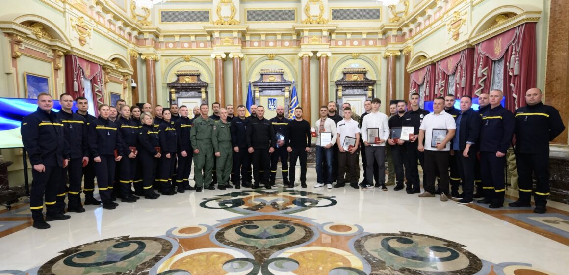 «Герой-рятувальник року”: трьох прикарпатців нагородили за відвагу у надзвичайній ситуації «Герой-рятувальник року”: трьох прикарпатців нагородили за відвагу у надзвичайній ситуації