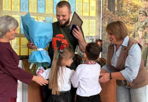 Звільненому з полону калушанину Андрію Бінику вручили відзнаку «За незламність»