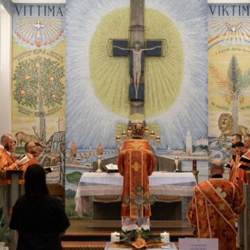 У Микитинцях та Ріміні в Італії молилися за покійним священником з Прикарпаття Володимиром Війтишиним