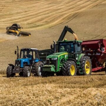 На Прикарпатті триває друга фаза жнив: аграрії вже намолотили 458 тисяч тонн зерна На Прикарпатті триває друга фаза жнив: аграрії вже намолотили 458 тисяч тонн зерна