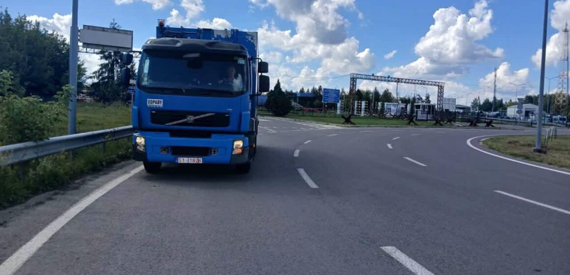 За сприяння польських партнерів та меценатів: у Чернелицькій громаді з’явився сучасний сміттєвоз (ФОТО)
