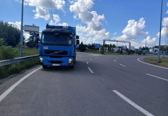 За сприяння польських партнерів та меценатів: у Чернелицькій громаді з’явився сучасний сміттєвоз (ФОТО)